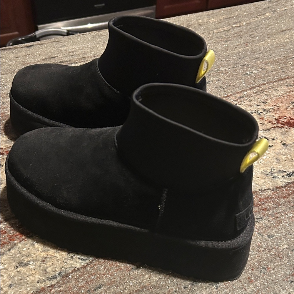 Ugg Classic Mini Dipper Boots Sz 8
